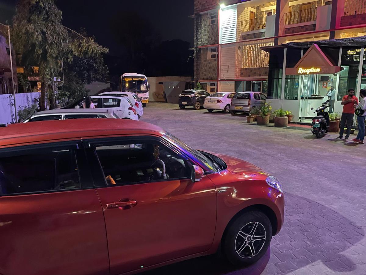 Hotel Caveri Madikeri Eksteriør billede
