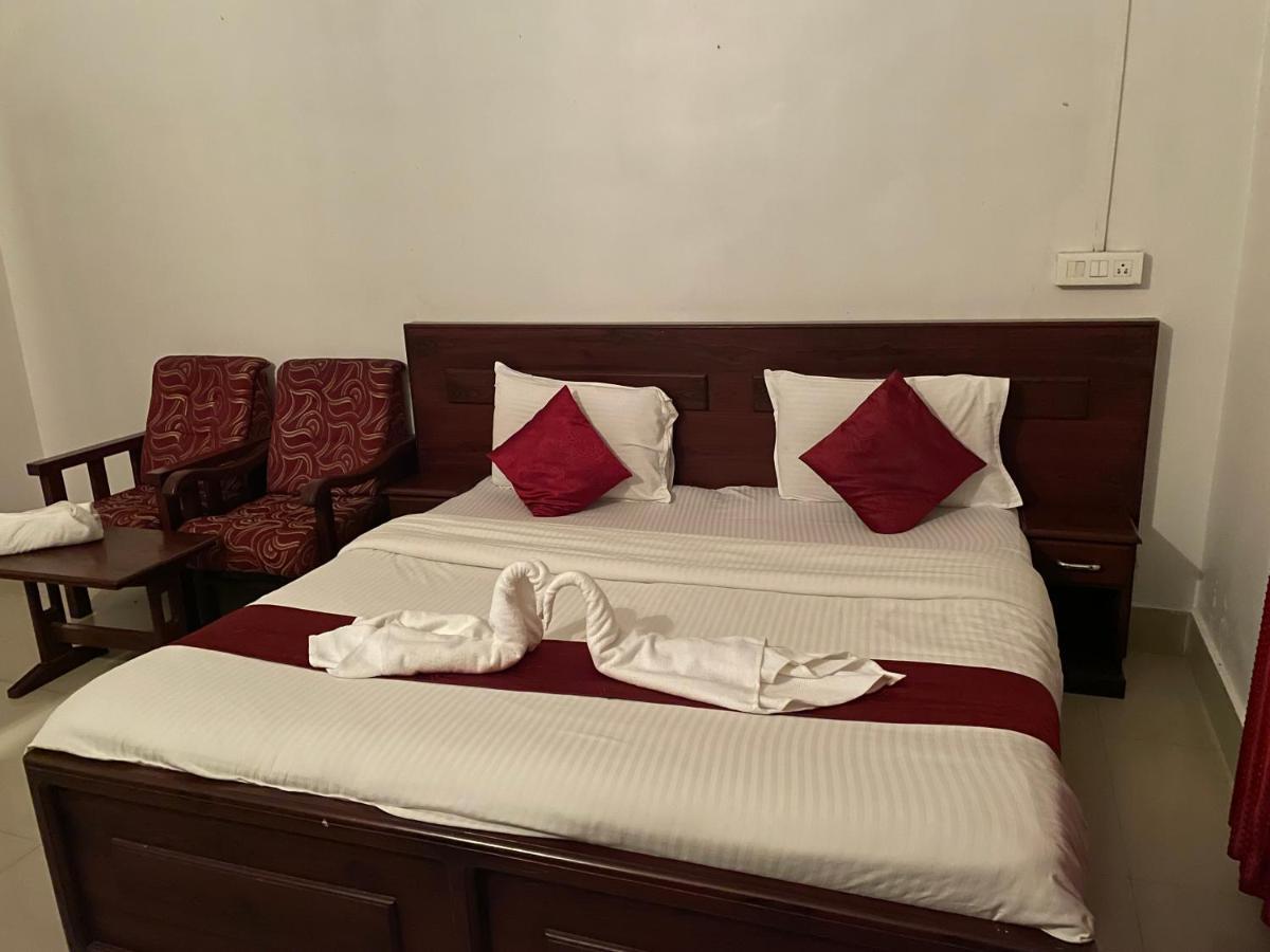 Hotel Caveri Madikeri Eksteriør billede