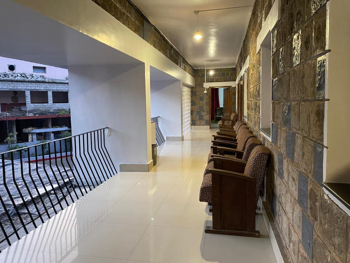 Hotel Caveri Madikeri Eksteriør billede