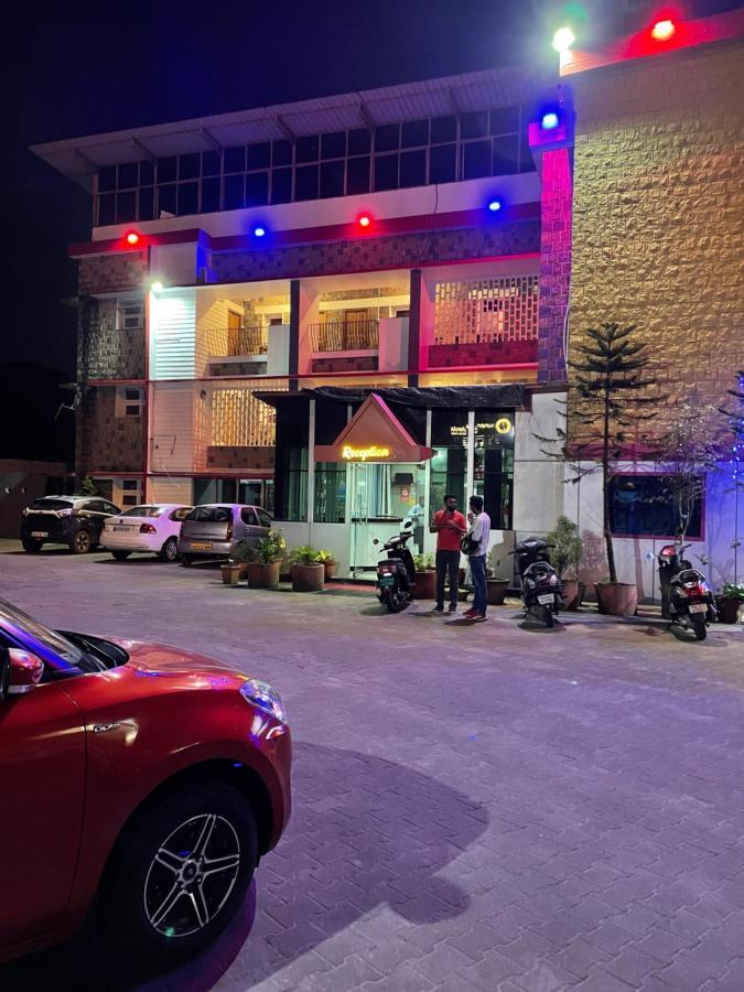 Hotel Caveri Madikeri Eksteriør billede
