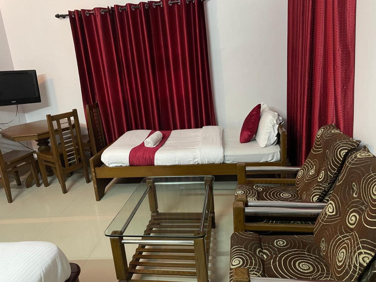 Hotel Caveri Madikeri Eksteriør billede