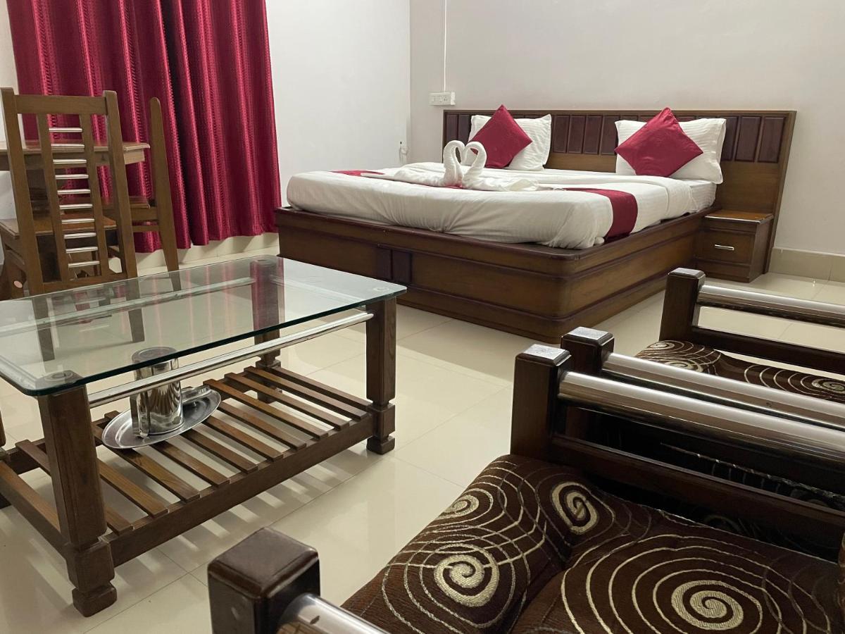 Hotel Caveri Madikeri Eksteriør billede