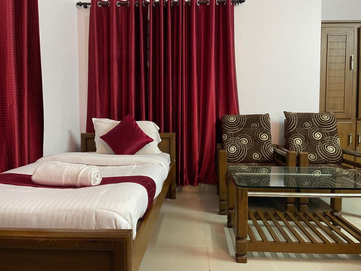 Hotel Caveri Madikeri Eksteriør billede
