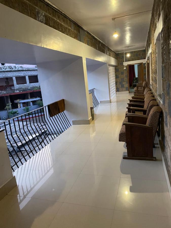 Hotel Caveri Madikeri Eksteriør billede