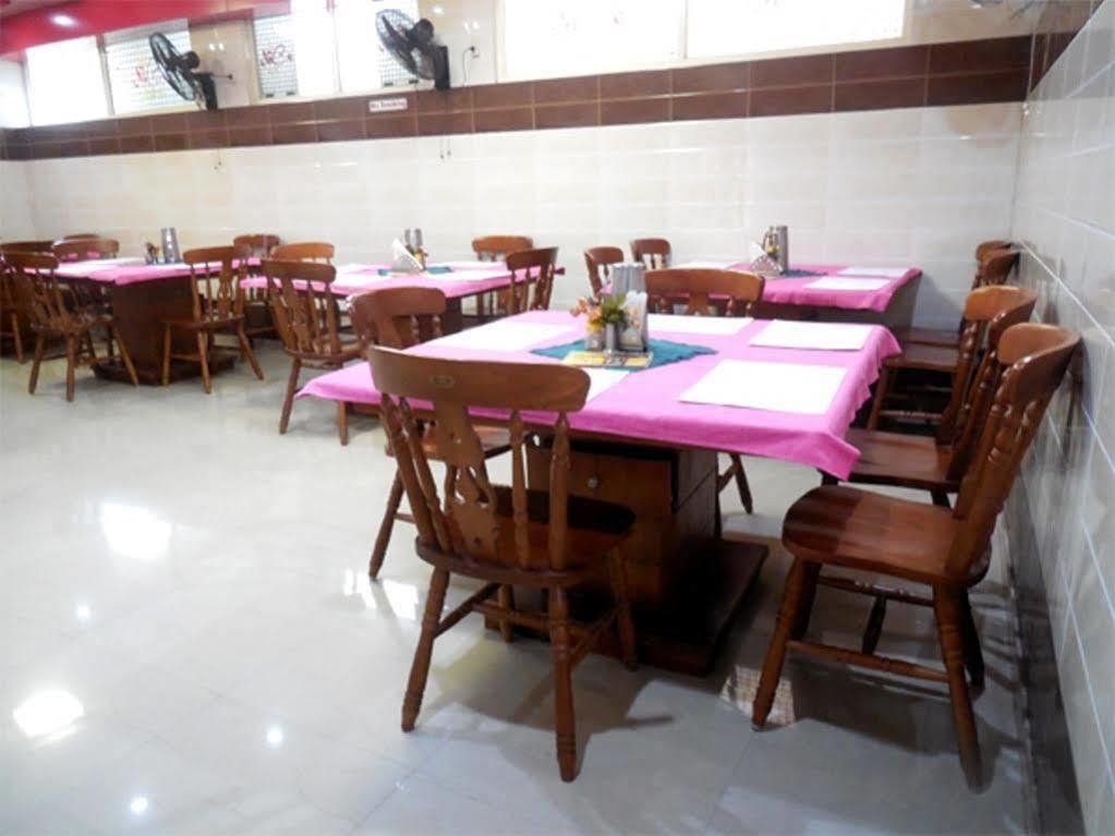 Hotel Caveri Madikeri Eksteriør billede
