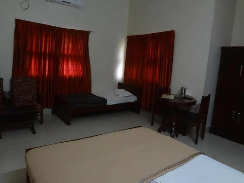 Hotel Caveri Madikeri Eksteriør billede
